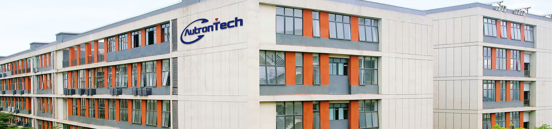 This is an automatic secondary packaging system, including: 1. carton boxes erecting; 2. carton boxes filling with grabbing system 3. cases sealing 4. cases conveying; 5. palletizing system. 